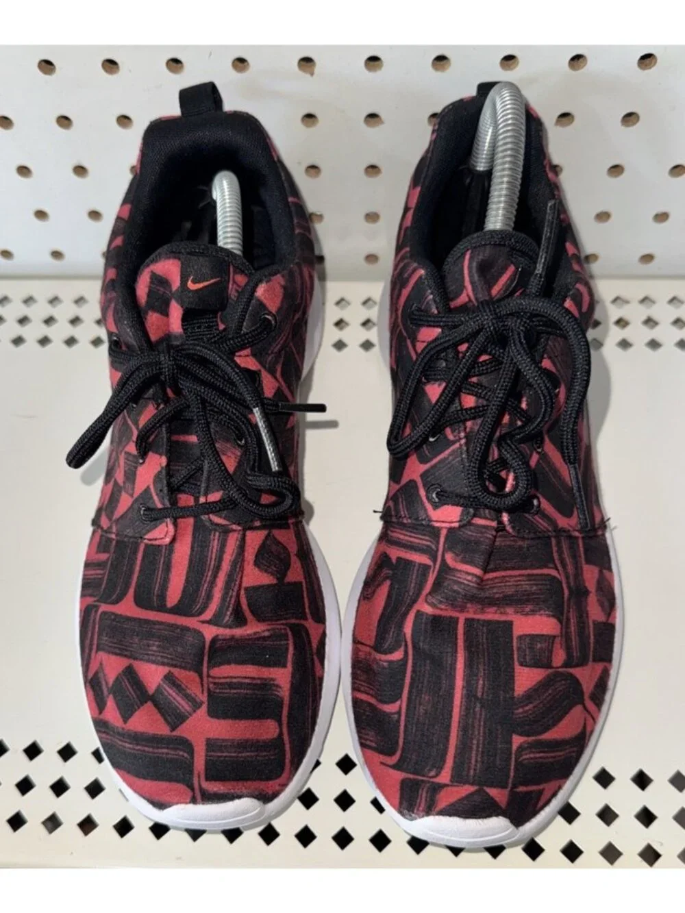 Nike Roshe One Print Ember Glow Womens Athletic Running Shoes Size 8 Red Black